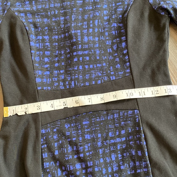 Ricki’s ladies block dress in size 4. Beautiful stretchy fabric. - Picture 8 of 9